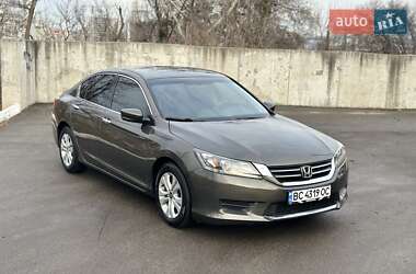 Седан Honda Accord 2014 в Киеве