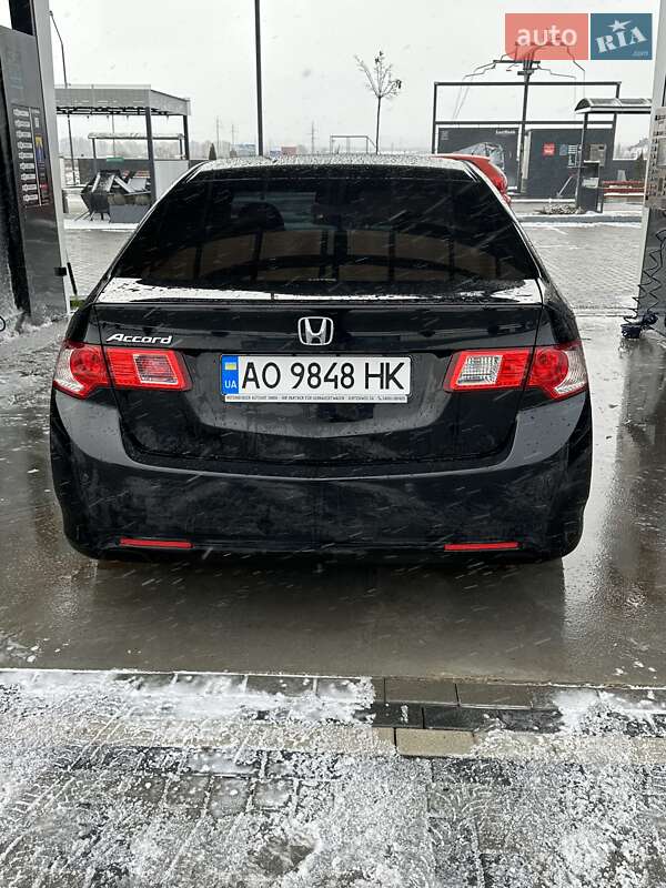 Седан Honda Accord 2011 в Хусті