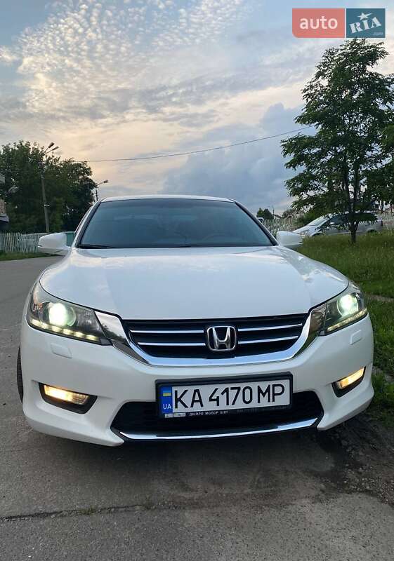 Седан Honda Accord 2013 в Києві