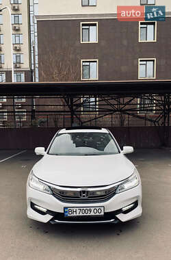 Седан Honda Accord 2015 в 