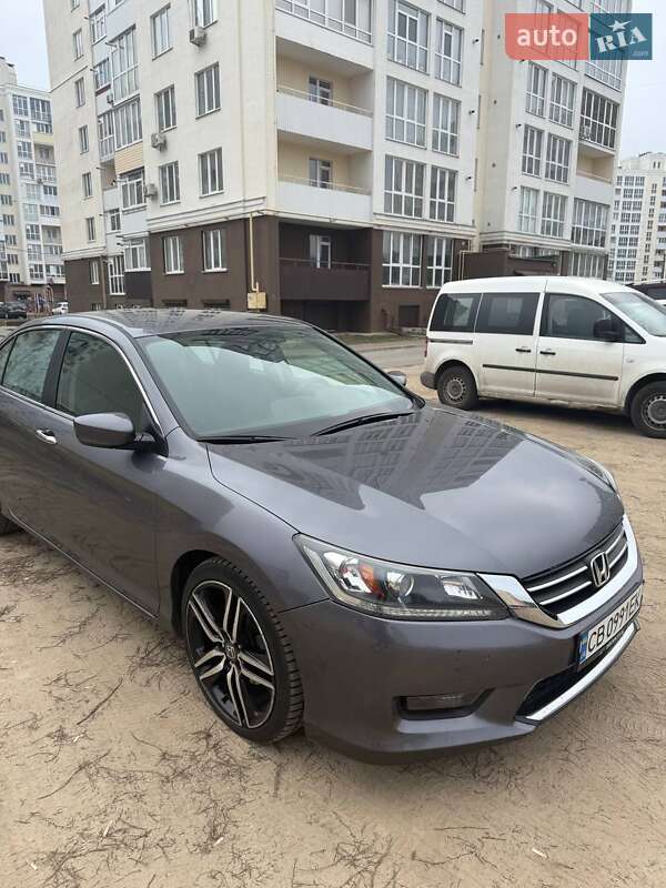 Седан Honda Accord 2013 в Чернигове