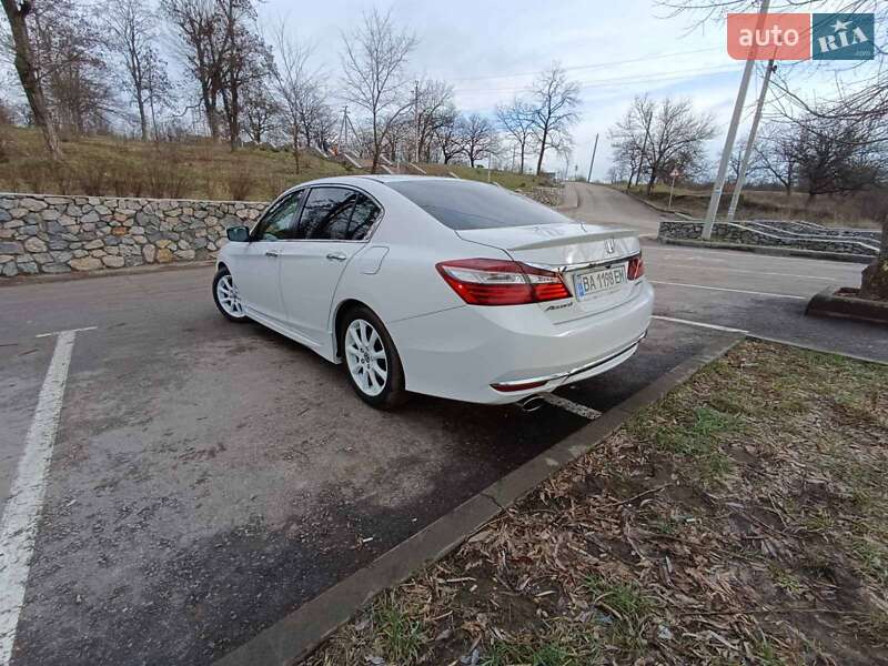Седан Honda Accord 2017 в Кропивницком