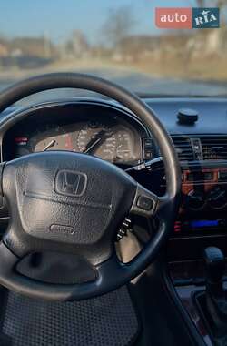 Седан Honda Accord 1998 в Остроге