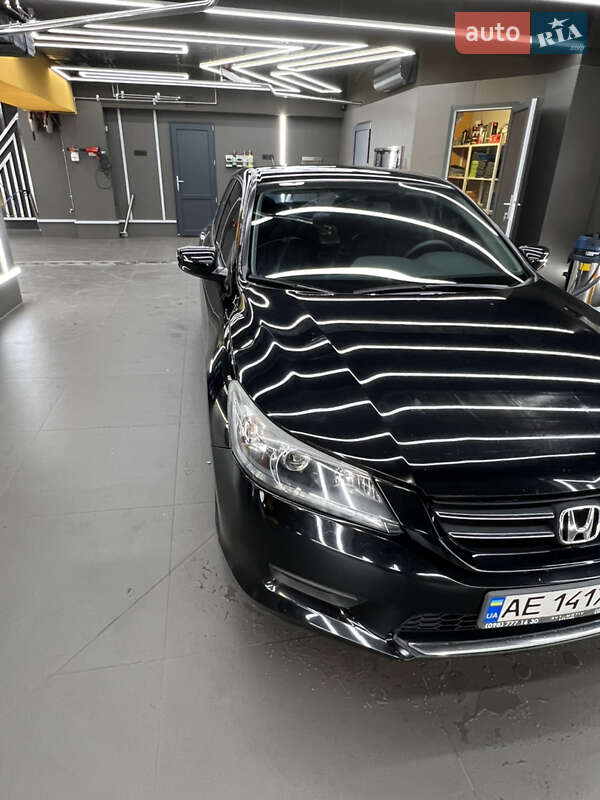 Седан Honda Accord 2014 в Ужгороді