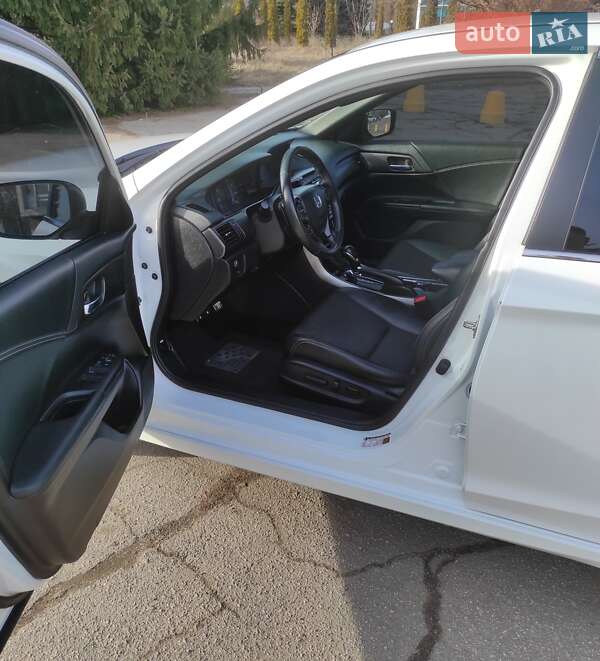 Седан Honda Accord 2016 в Кропивницком