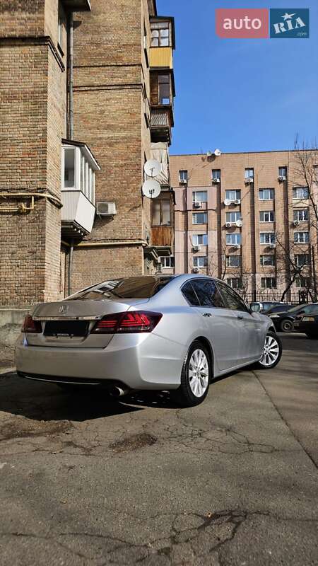 Седан Honda Accord 2013 в Киеве