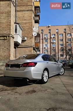 Седан Honda Accord 2013 в 