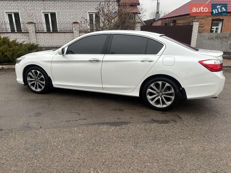 Седан Honda Accord 2013 в Краснограді