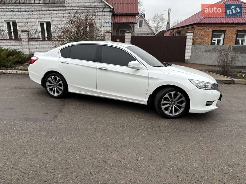 Седан Honda Accord 2013 в Краснограді