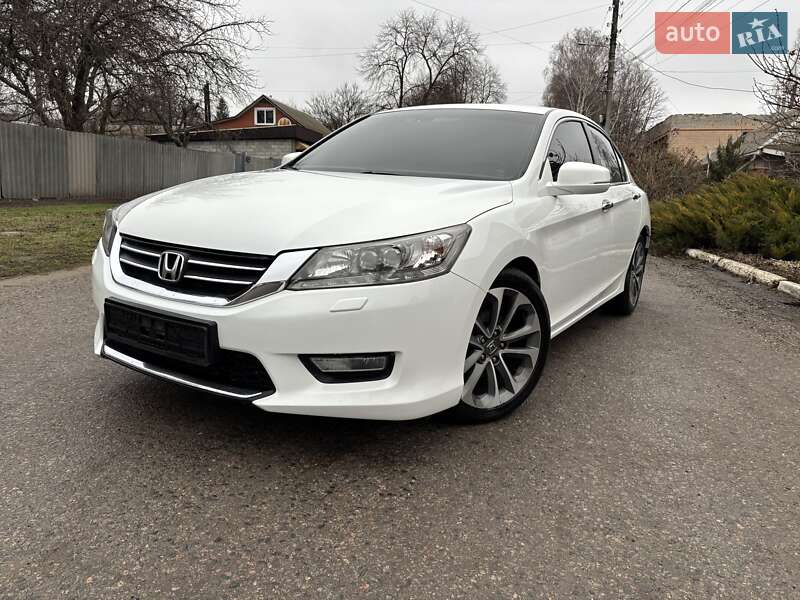 Седан Honda Accord 2013 в Краснограді