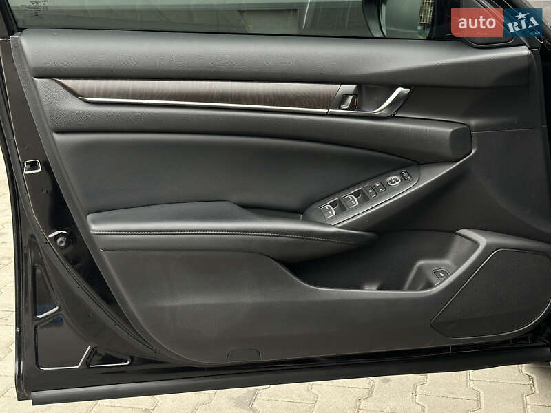 Седан Honda Accord 2018 в Киеве