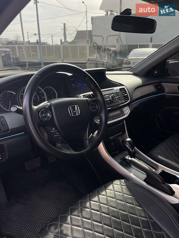 Седан Honda Accord 2015 в Києві