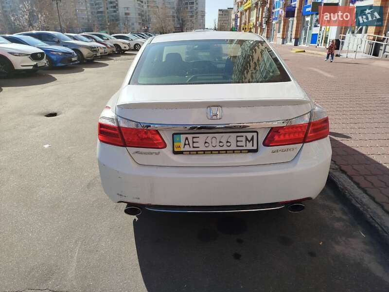 Седан Honda Accord 2013 в Києві