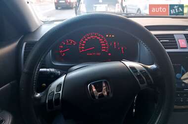 Седан Honda Accord 2004 в 