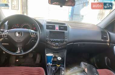 Седан Honda Accord 2004 в 