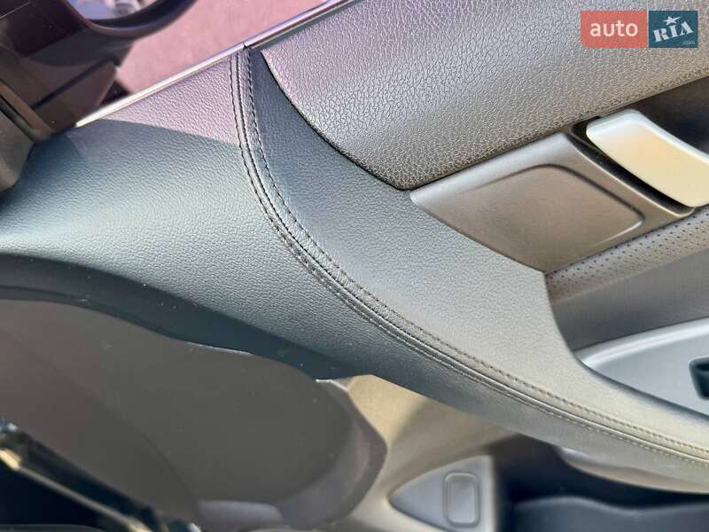 Седан Honda Accord 2010 в Києві