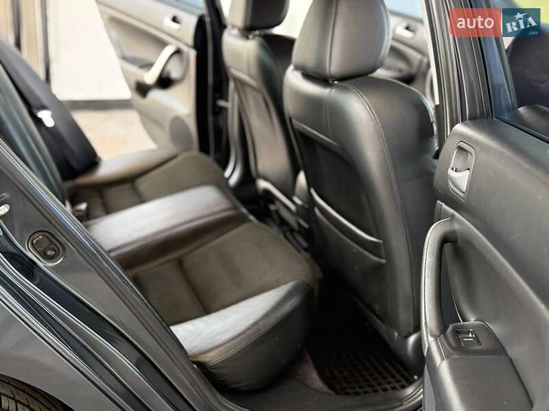 Седан Honda Accord 2004 в Першотравенске