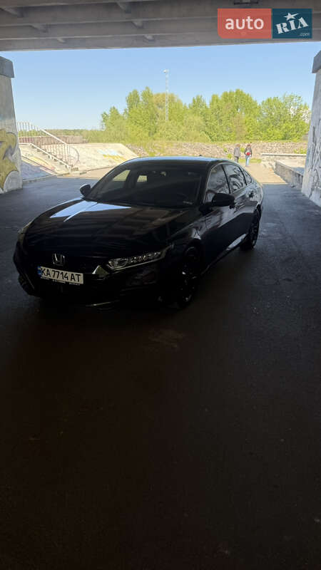 Седан Honda Accord 2018 в Киеве