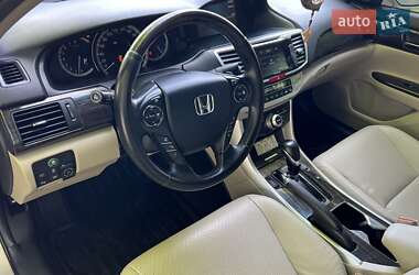 Седан Honda Accord 2013 в 