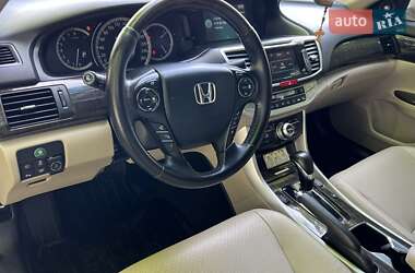 Седан Honda Accord 2013 в 