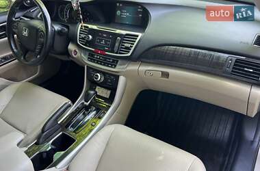 Седан Honda Accord 2013 в 