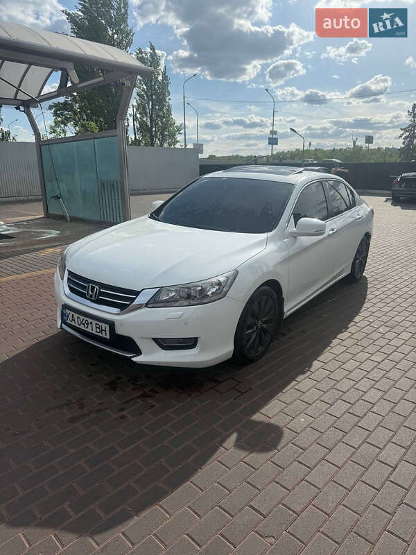Седан Honda Accord 2013 в 