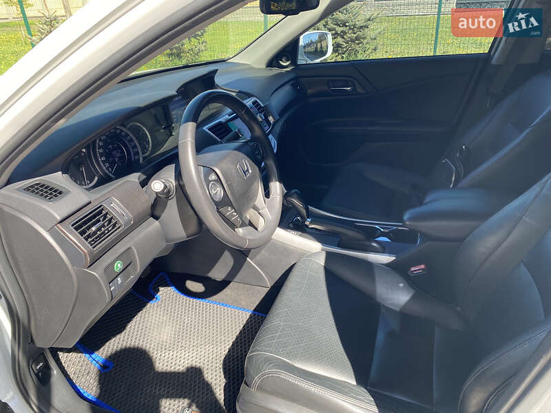Седан Honda Accord 2015 в Луцке