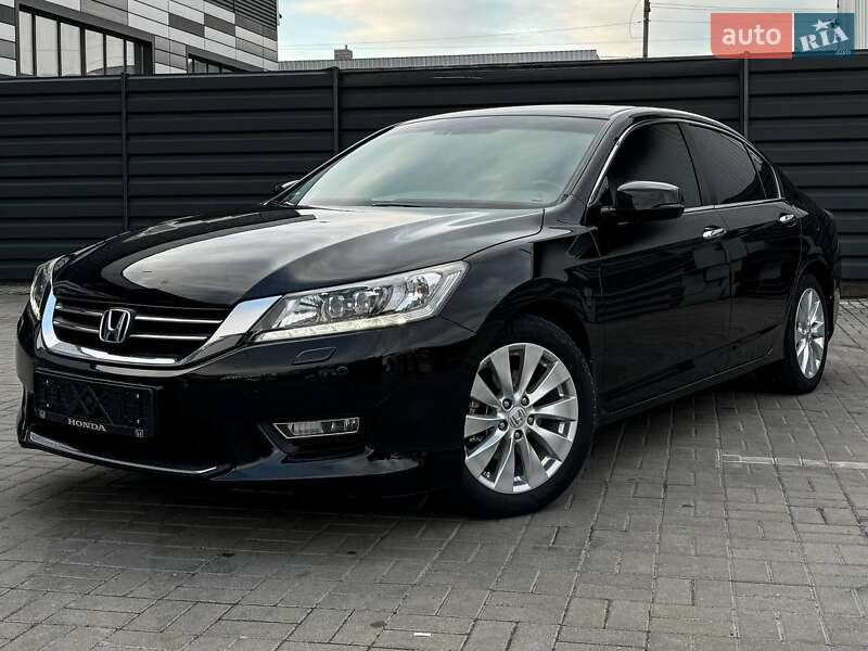 Седан Honda Accord 2013 в 