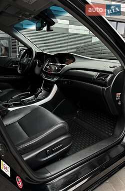 Седан Honda Accord 2013 в 