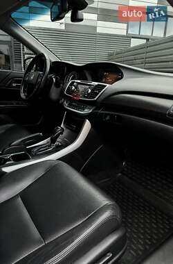 Седан Honda Accord 2013 в 