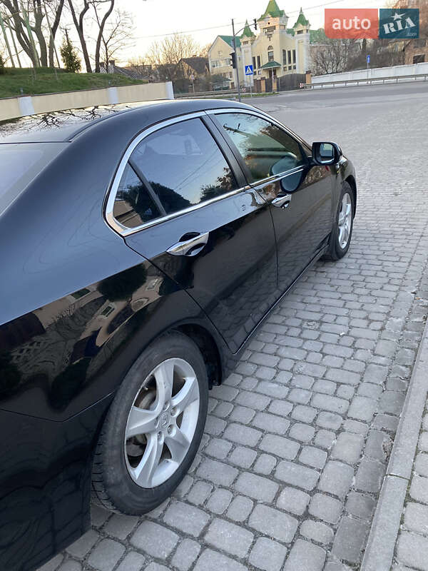 Седан Honda Accord 2008 в Остроге