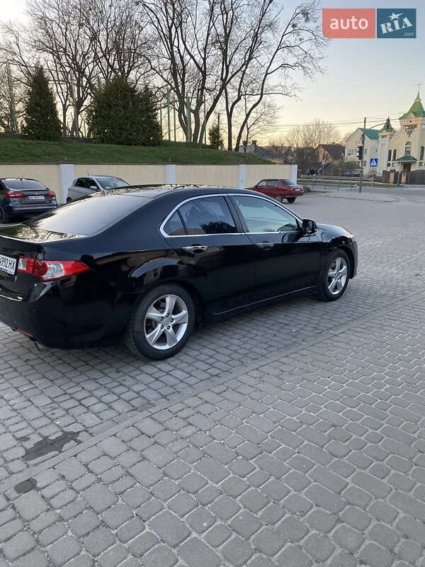 Седан Honda Accord 2008 в Остроге