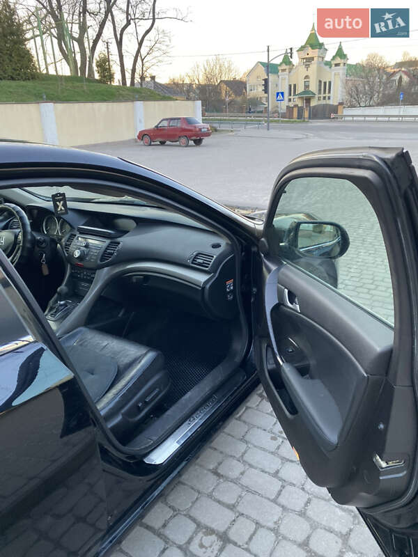 Седан Honda Accord 2008 в Остроге