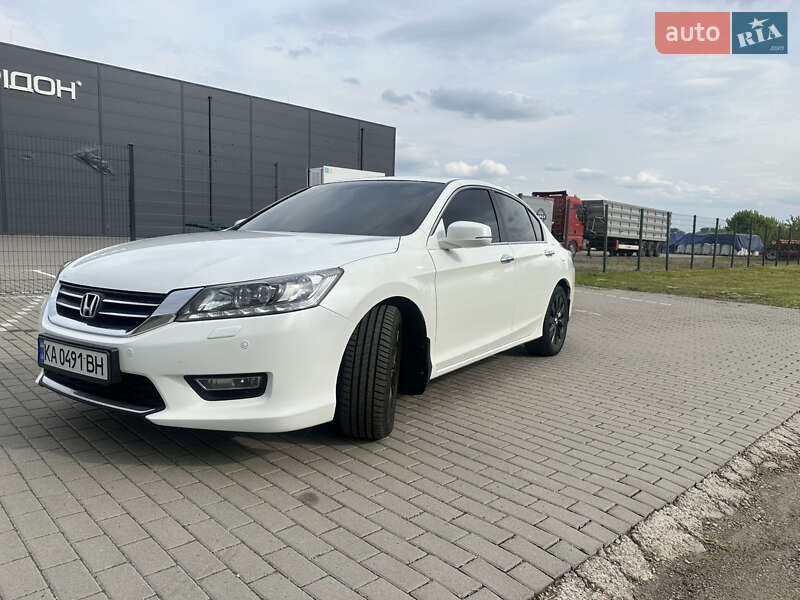 Седан Honda Accord 2013 в 