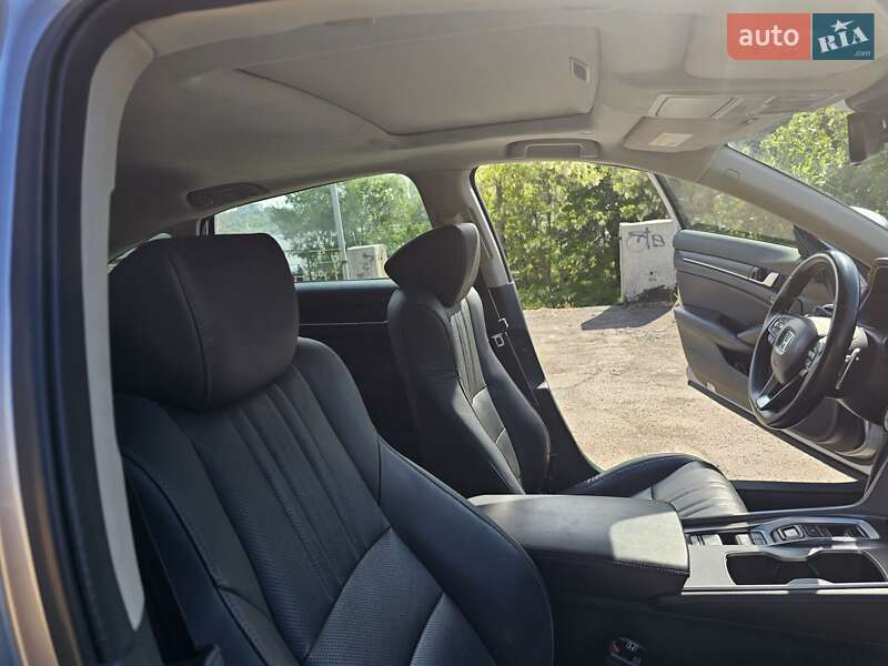 Седан Honda Accord 2018 в Днепре