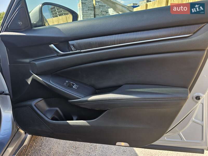 Седан Honda Accord 2018 в Днепре