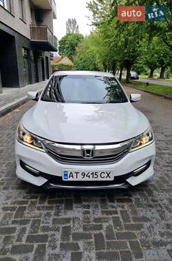 Седан Honda Accord 2015 в Ужгороде