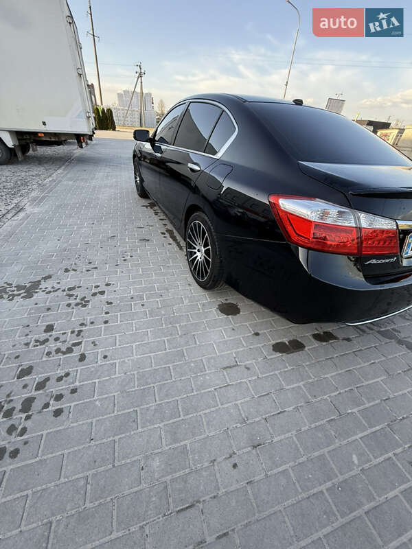 Седан Honda Accord 2015 в Львові