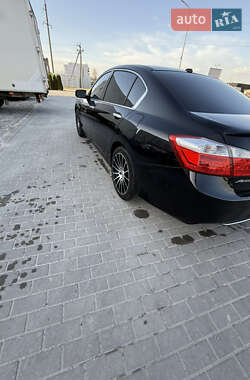 Седан Honda Accord 2015 в 