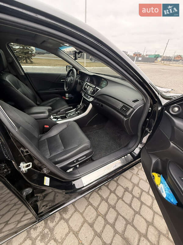 Седан Honda Accord 2015 в Львові