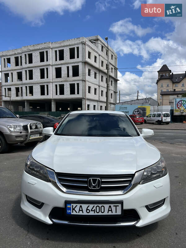 Седан Honda Accord 2013 в 