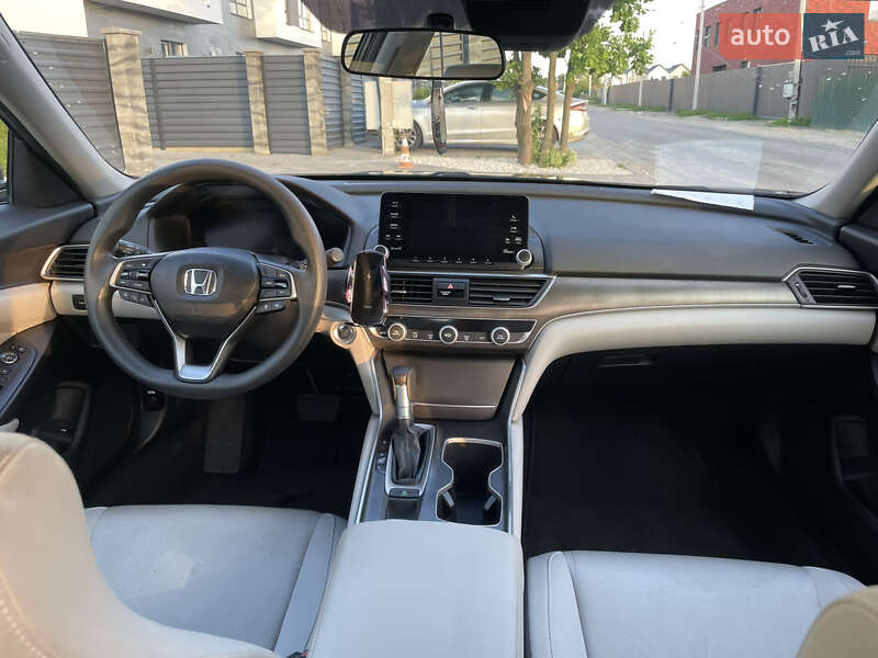 Седан Honda Accord 2018 в Чайках