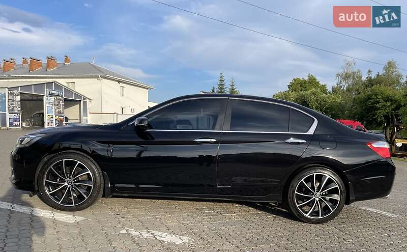 Седан Honda Accord 2013 в Черновцах
