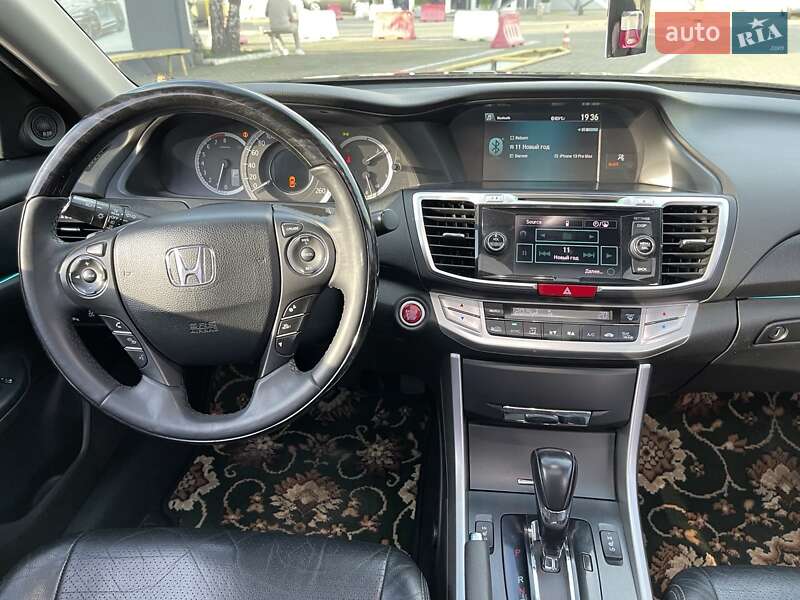Седан Honda Accord 2013 в Черновцах