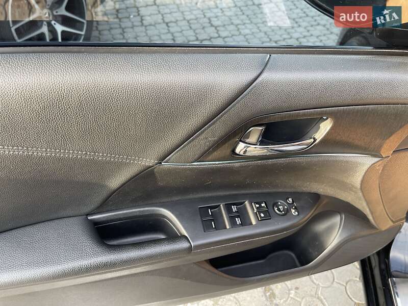 Седан Honda Accord 2013 в Черновцах