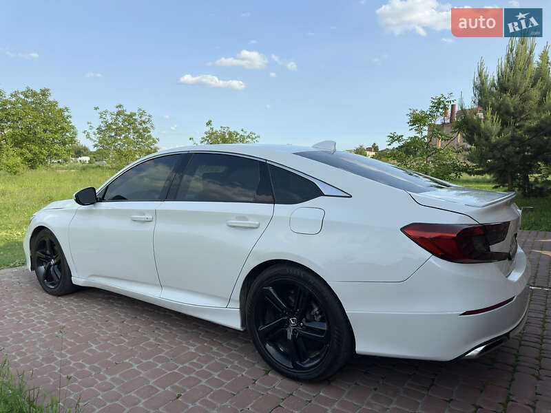 Седан Honda Accord 2019 в Ровно