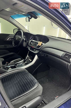 Седан Honda Accord 2013 в 
