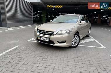 Седан Honda Accord 2013 в Києві