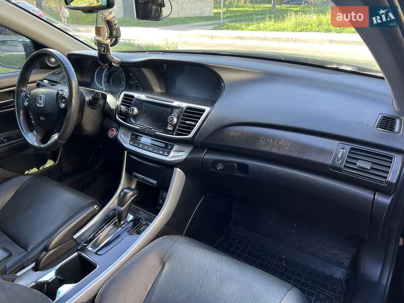 Седан Honda Accord 2013 в Львові
