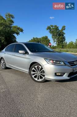 Седан Honda Accord 2015 в Ромнах